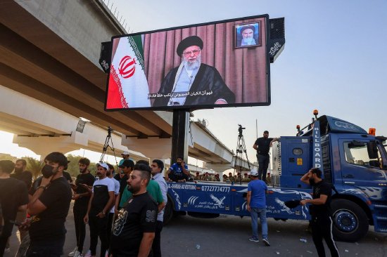 美国参战说甚嚣尘上 特朗普喊话伊朗“投降”后召集战情室会议