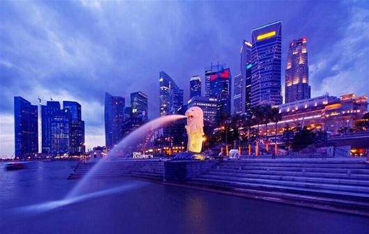 如何分析股票多头加看涨期权空头策略？这种策略有何风险与收益？