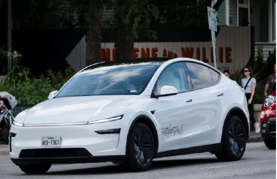 特斯拉推出自动驾驶出租车服务，马斯克称是“十年辛苦工作结晶”