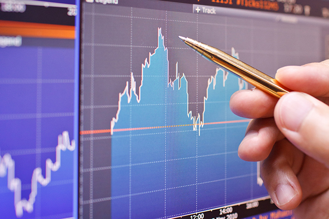 期权交易的参与者有哪些类型？不同参与者对市场有何影响？