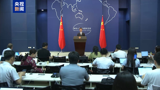 夏季达沃斯论坛将举行 外交部：期待为世界经济注入更多稳定性确定性