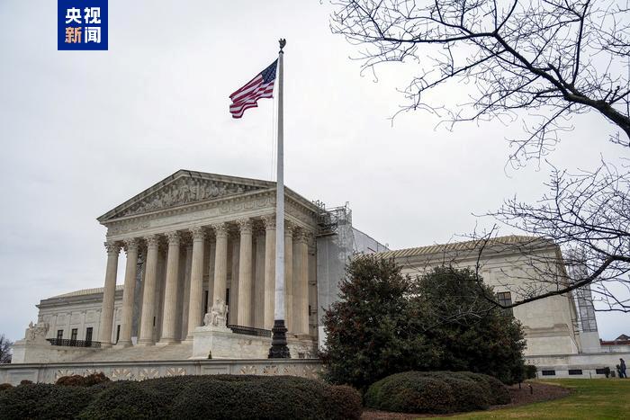 美国最高法院允许特朗普重启快速遣返移民出境程序