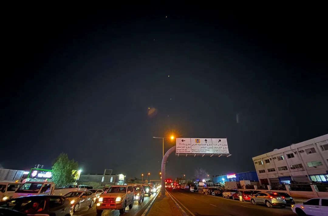 伊朗报复导弹刚落地美军基地,特朗普宣布:以色利、伊朗12小时后全面停战!