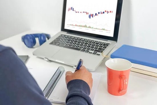 长城基金谭小兵钟情白酒股，旗下基金亏损40%，基民质疑何时能回本？