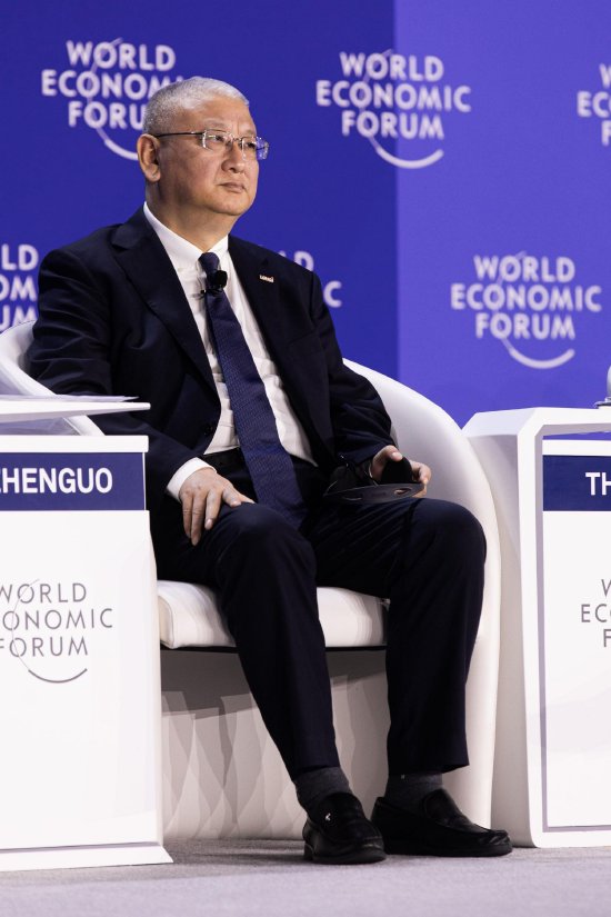 隆基绿能李振国:光伏制造的碳排放算在中国,但支持了全球能源转型