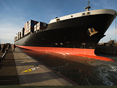 如何认识商品期权的主要类型？各类商品期权有何特点？