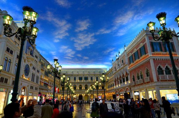 如何处理门合页调节问题？调节过程中有哪些注意要点？