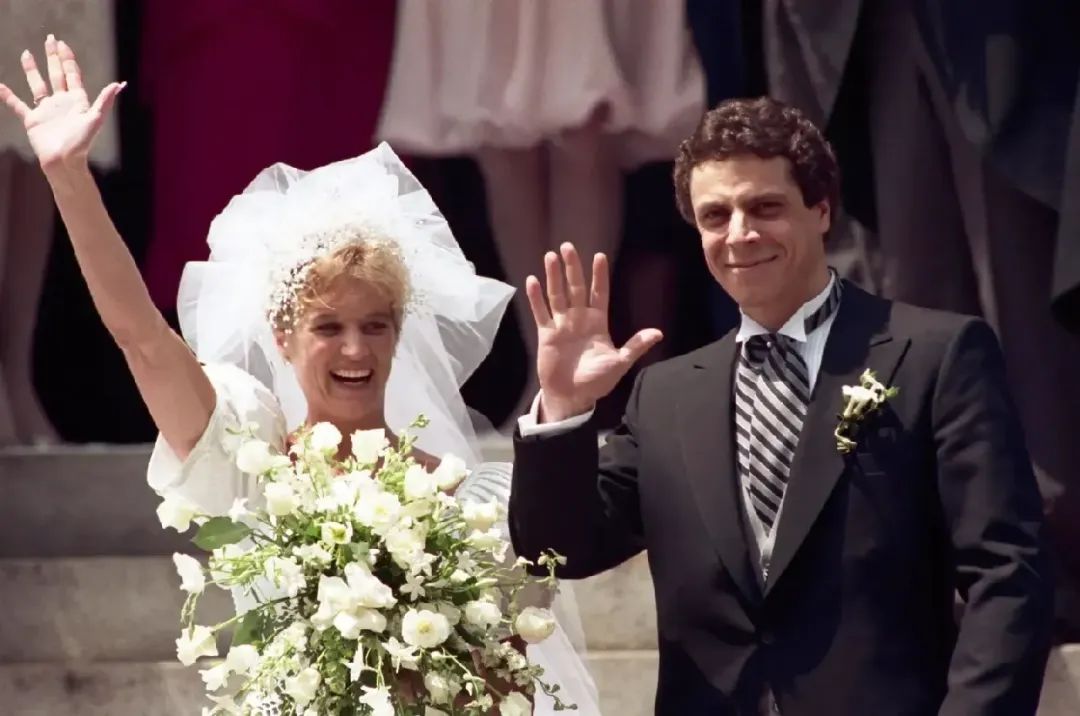 决心击败特朗普的纽约前州长,身家几何?