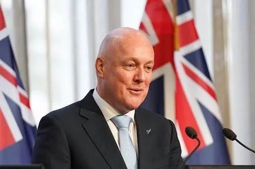 特朗普嘴炮+鲍威尔观望，纽币在‘火山口上跳舞’