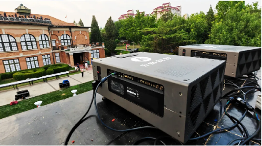 光峰专显助力2025达沃斯论坛,T Pro系列点亮3D Mapping光影秀