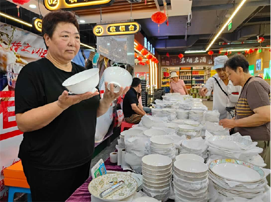 她数度哽咽,想让唐山骨质瓷再放光华!