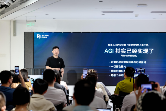 时隔7年再发硬件新品！出门问问CEO李志飞：用AI的AI做AI实现AGI