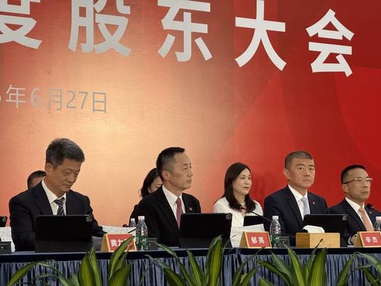 直击万科股东大会：深铁“站台”撑场，管理层称将全力自救，年内已还公开债165亿元