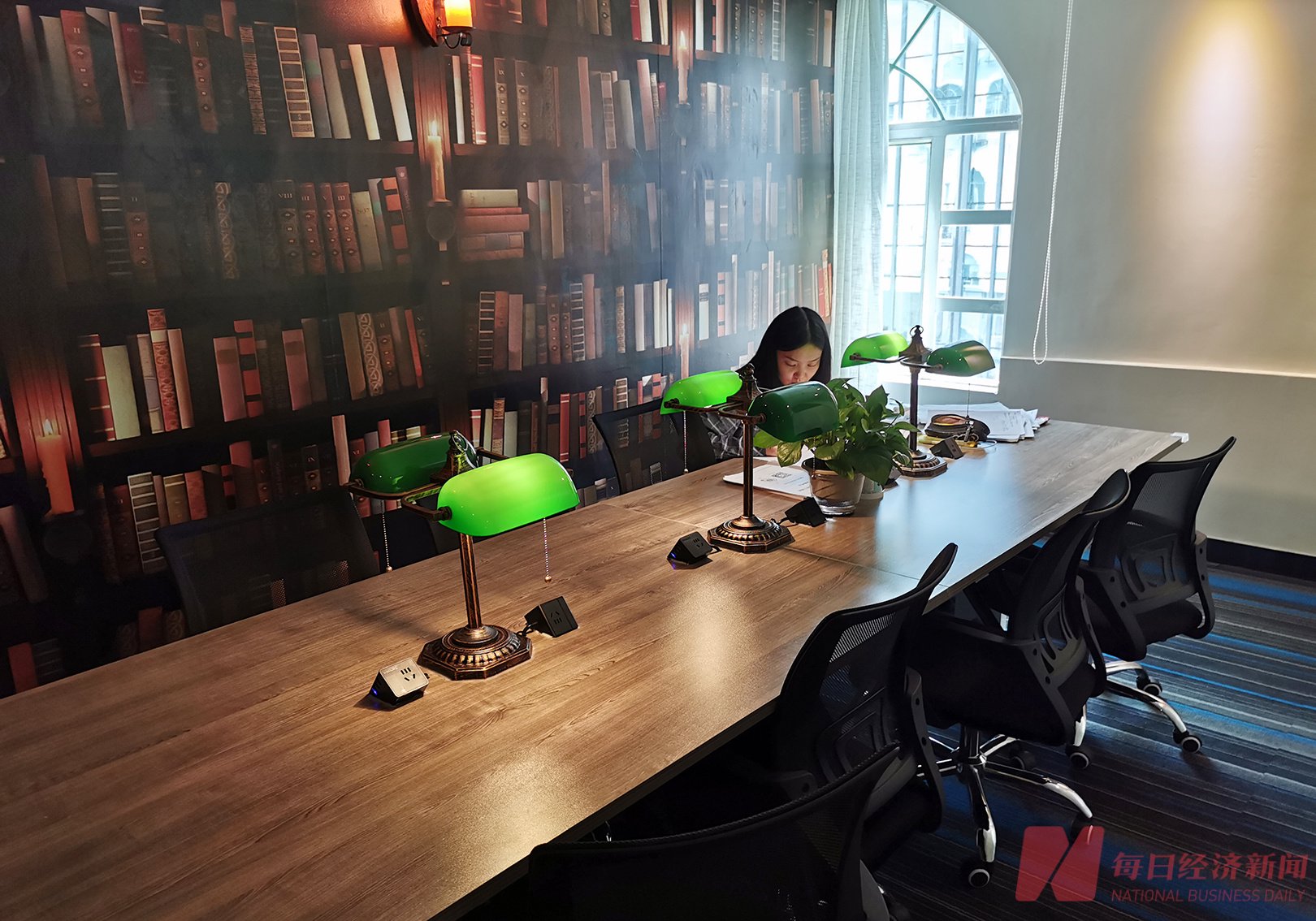 AI“读书”合法,但盗版书不行!美国法院开创性判决,Anthropic、Meta接连胜诉侵权案,合理使用成关键