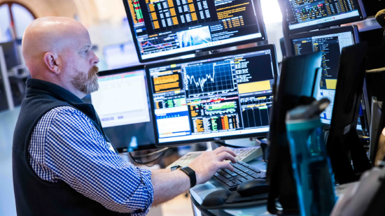 标普500指数创历史新高后 美股三大期指上涨