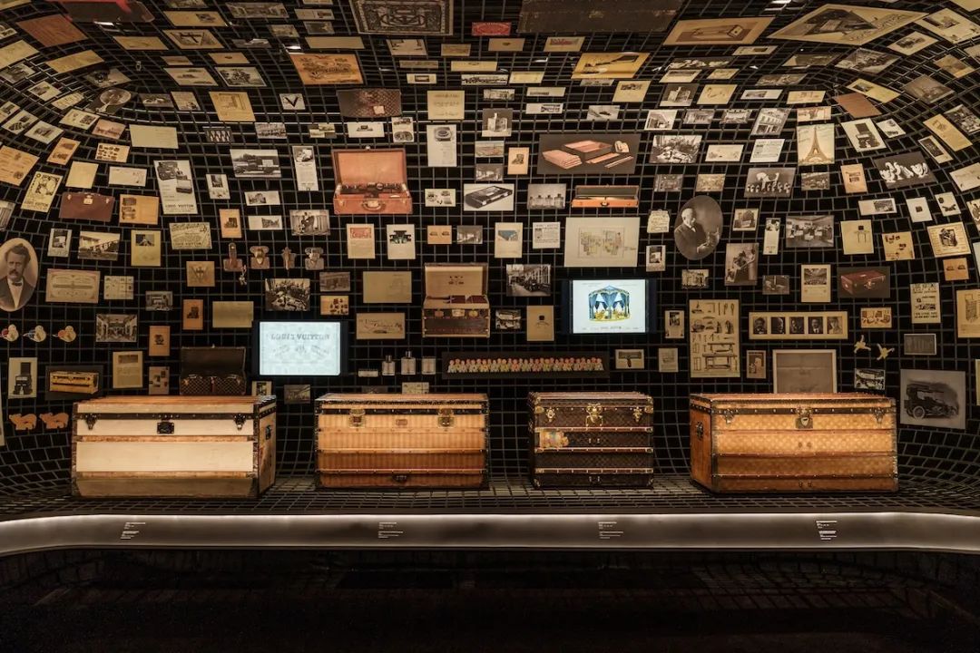 太火爆！LV“巨轮”成新地标，市民疯狂涌入，餐厅7月下旬已被订满！星巴克限流，奶茶店爆单超130杯