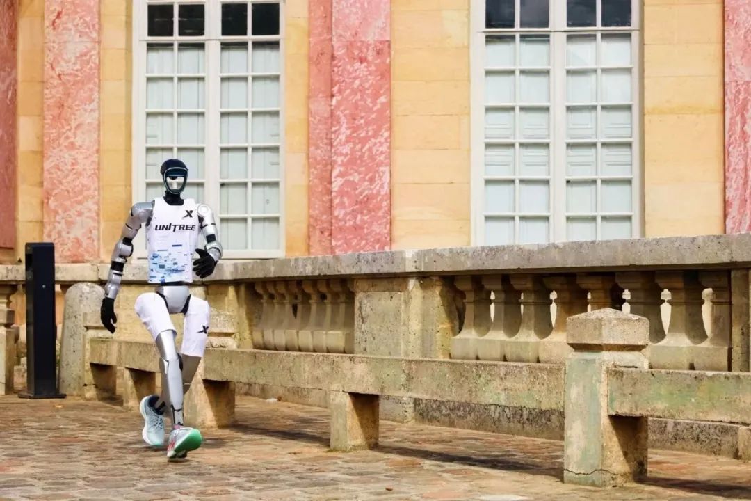 当中国品牌“跑”入法国皇宫，看特步如何“凡尔赛”