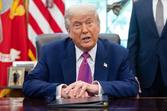 关税,突变!“不考虑延长谈判期限”,特朗普发出威胁!美联储主席:关税导致降息推迟!集运品种直线拉升