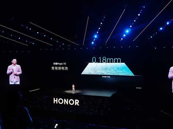 薄8.8mm、轻217g:荣耀Magic V5一举拿下八项世界记录!