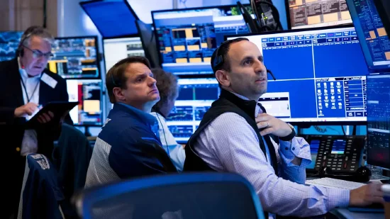 尾盘：道指小幅下滑 标普再创盘中新高