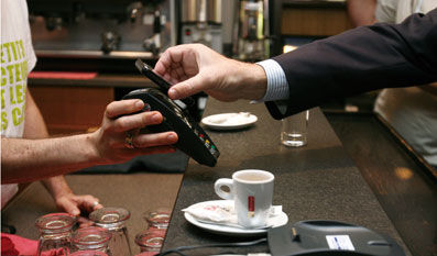 如何理解微交易模式及其风险收益特征？微交易模式具体指什么？