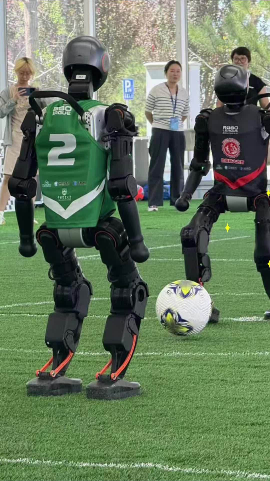 国家速滑馆人形机器人实训基地正式启用，首批赛队已入驻
