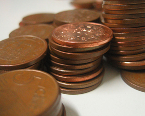 如何在导航上存储收音机频道？存储频道的操作有何技巧？