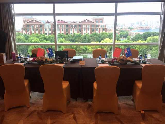 如何了解酒店相关情况？通过什么方式深入了解？