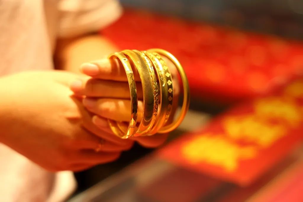 黄金，央行越买越少