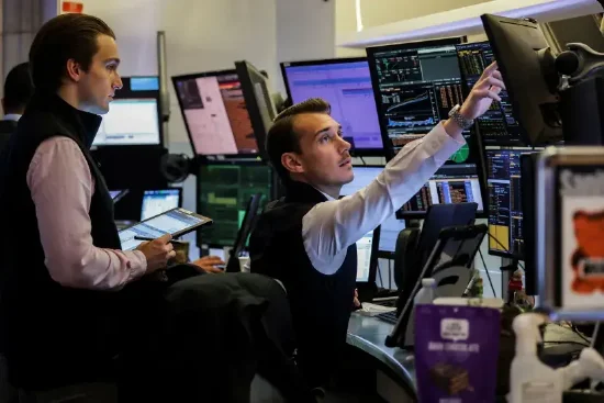 尾盘：道指下跌150点 标普500基本持平