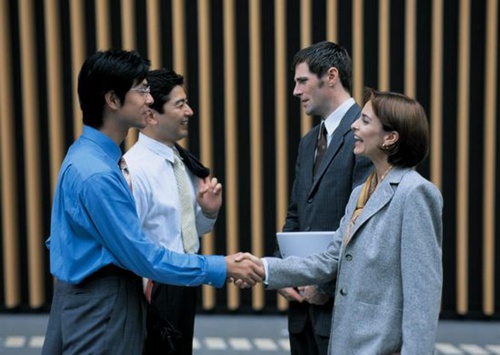 如何进入经纪公司？进入经纪公司有哪些途径？