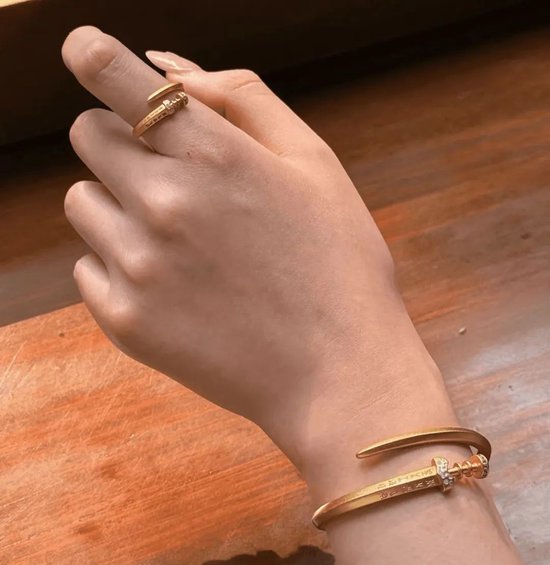 博物馆的“黄金平替”首饰,被年轻人抢疯了