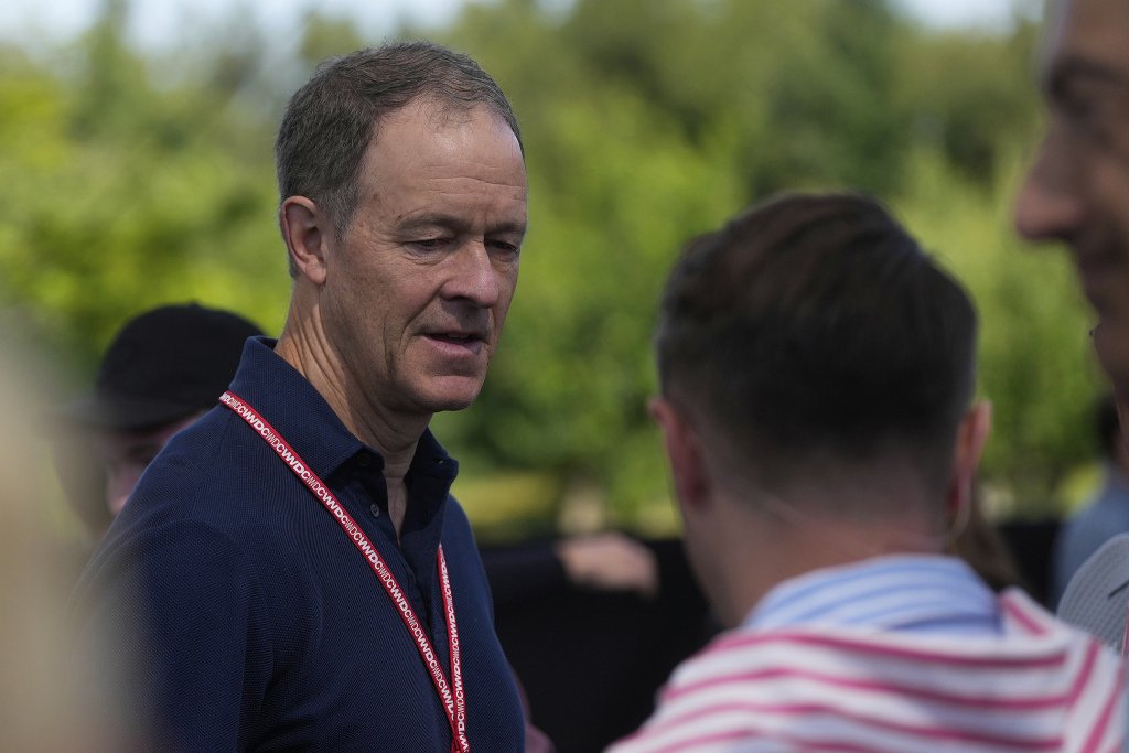 苹果62岁首席运营官威廉姆斯月底卸任，库克称“没他就没今天的苹果”