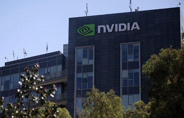 美股诞生首个4万亿美元市值公司！AI时代英伟达不甘于仅做“卖铲子的人”