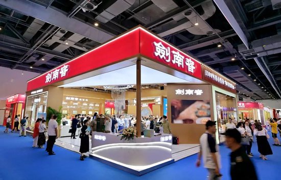 水晶剑越好，剑南春越难：十年沉默，五十亮剑，乔愚或许还会坚持“防守”