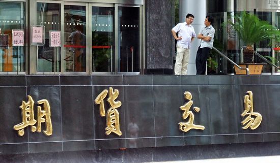 如何参与上期所原油期货交易？交易过程有哪些注意事项？