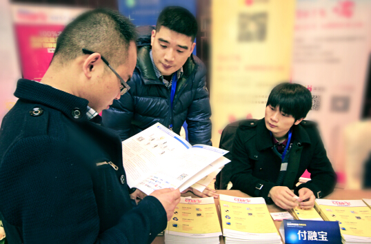 辞职后应如何处理相关证件？处理这些证件有哪些注意事项？