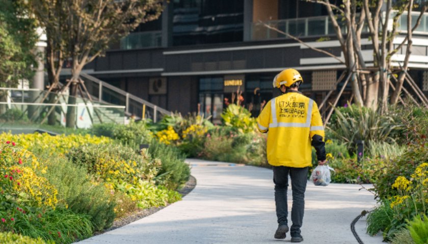 美团辟谣“7万硕士，30万本科生送外卖”