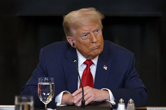 连续两日施压 特朗普再催美联储主席鲍威尔降息