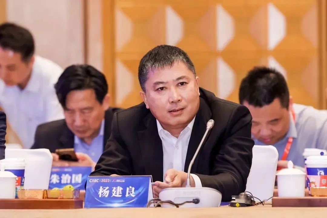 两度易主、三任托管，这一次弘元能“拯救”尚德吗