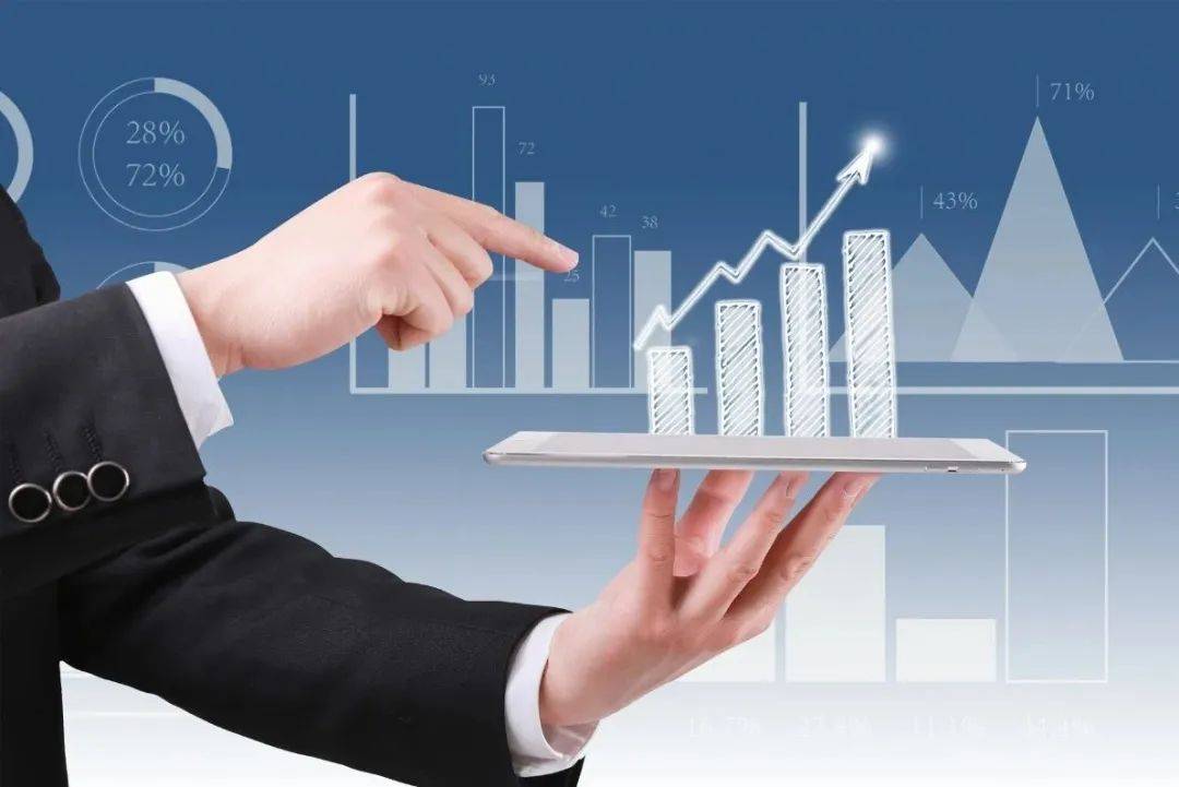 买入泡泡玛特、老铺黄金的冠军基金经理卸任，南方基金利润反超华夏基金成行业第二