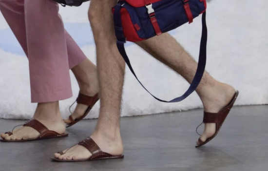 844美元的凉鞋，让Prada低头道歉 ｜ 贵圈