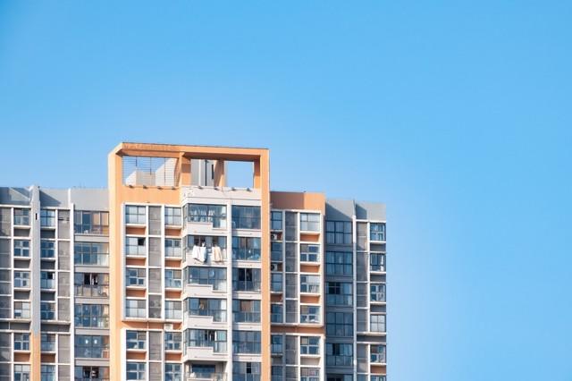 如何评估特定公寓的情况？评估公寓需考虑哪些关键因素？