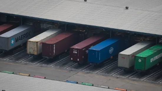 进口商囤积现金并转移库存 以规避特朗普关税风险