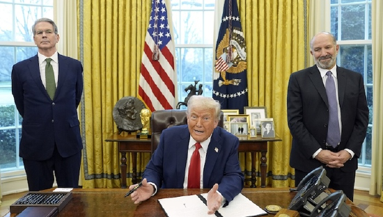 特朗普对与欧盟谈判持开放态度 欧方警告必要时可能予以贸易反制