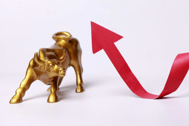 如何理解基金资金来源机制？这种机制对投资有何影响？