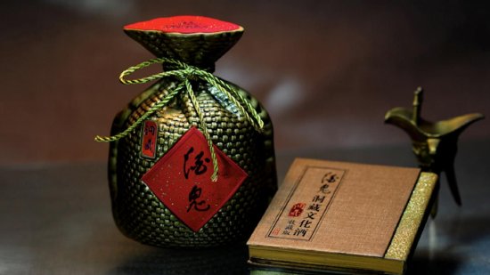 酒鬼酒上半年净利预跌九成，胖东来还带得动吗？