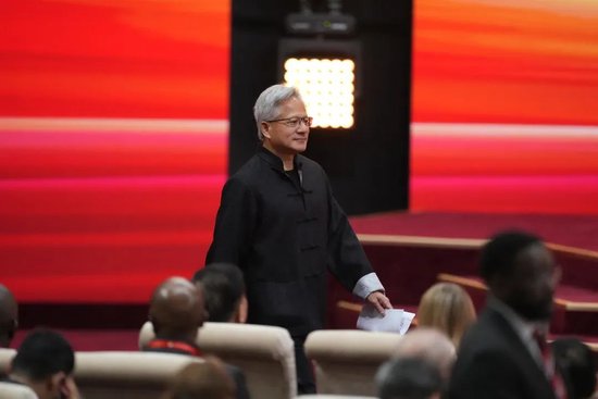 黄仁勋高调示好中国市场后，经销商：H20询价激增，重启销售或引发价格回调