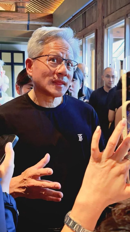 老黄现场实录：“我当过全世界最没价值的CEO，也当过最有价值的”