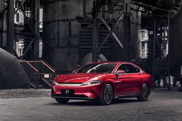 比亚迪宋领先版有哪些特点？这些特点在同级别车型中优势如何？